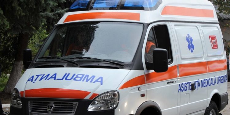 Tragedie la Strășeni. Un bărbat și-a tăiat gâtul cu un fierăstrău electric