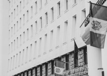 Drapele de stat, coborâte în bernă. Zi de doliu național în memoria pictoriței Valentina Rusu-Ciobanu | VIDEO