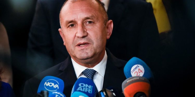 Preşedintele în exerciţiu al Bulgariei, Rumen Radev, obține un nou mandat