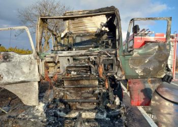 Incendiu violent pe traseul Chișinău-Hâncești. Cabina unui camion marfar a fost distrusă de flăcări | VIDEO