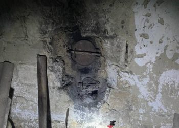 La un pas de tragedie. O minoră de 14 ani s-a autoincendiat în timp ce făcea focul în sobă | VIDEO