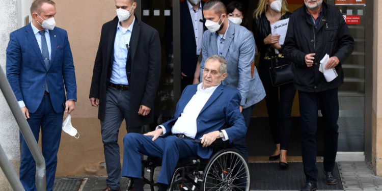 Președintele Cehiei a ajuns din nou în spital, la doar câteva ore de la externare, după ce a fost testat pozitiv cu COVID