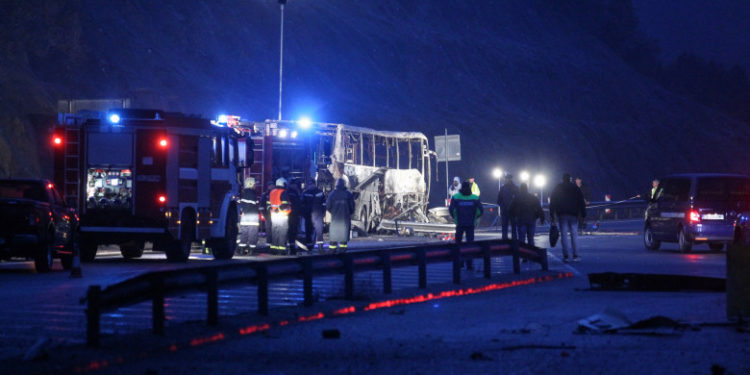 Tragedie în Bulgaria: 46 de oameni au murit într-un autocar care a luat foc. Imagini de la fața locului | VIDEO