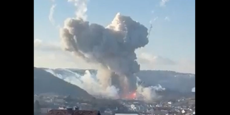 Explozie de proporții într-o fabrică de armament din Serbia. Doi oameni au murit, iar 16 sunt răniți | VIDEO