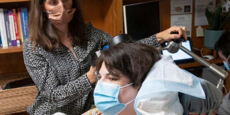 Cip implantat în creier pentru tratarea depresiei profunde. Cazul unei americance de 36 de ani, care se afla în pragul sinuciderii