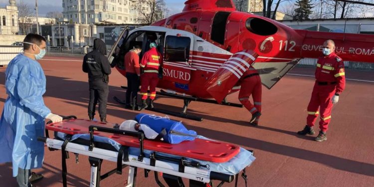 O femeie cu un traumatism cranio-cerebral, transportată cu elicopterul SMURD din Glodeni la Chișinău