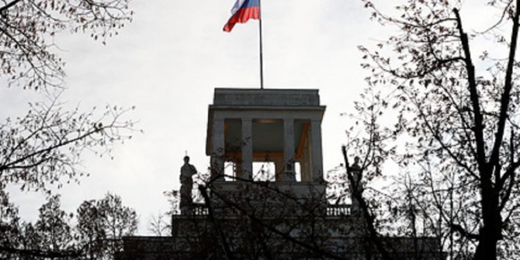 Российского дипломата нашли мертвым в Германии