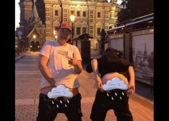 В Петербурге двое юношей задержаны за то, что сняли штаны у Спаса на Крови, один из них — уроженец Молдовы