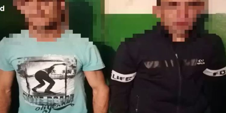 Atacați în propria casă și bătuți cu scânduri din lemn. Doi tineri au devenit victimele a cinci indivizi | VIDEO