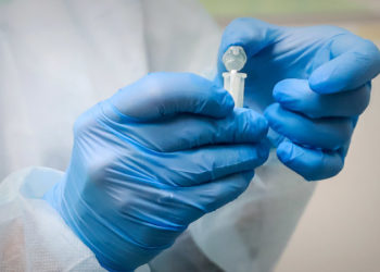 РФ из-за «омикрона» ограничит срок действия ПЦР и введет карантин при въезде