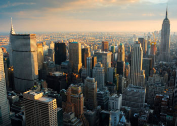 В Нью-Йорке объявили чрезвычайное положение