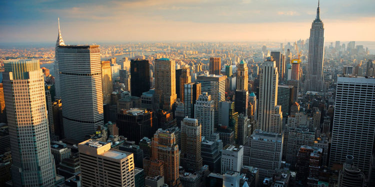 В Нью-Йорке объявили чрезвычайное положение