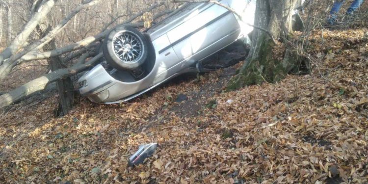 Un bărbat din Soroca a ajuns la spital, după ce a pierdut controlul volanului | FOTO