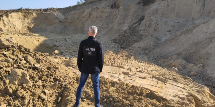Nisip de peste două milioane de lei, extras ilegal dintr-o carieră din Telenești | VIDEO