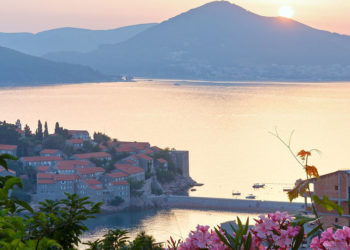 Черногория ужесточает правила въезда для иностранных туристов