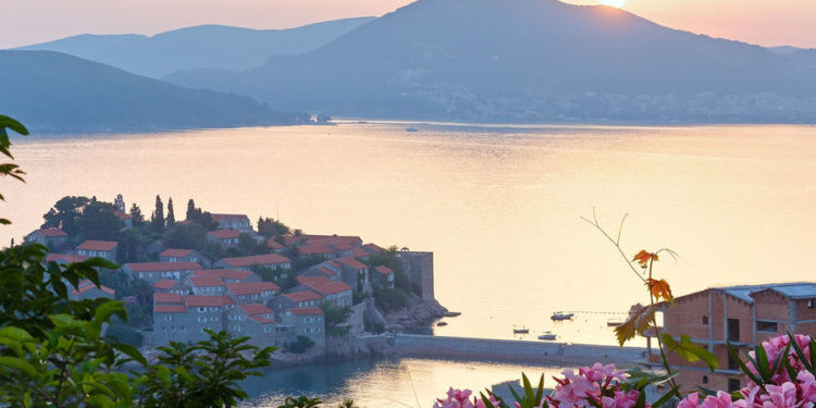 Черногория ужесточает правила въезда для иностранных туристов