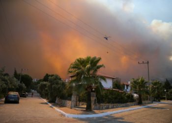 Misiune îndeplinită cu succes: Elicopterele companiilor aeriene moldovenești, care au participat la stingerea incendiilor din Turcia, s-au întors în Moldova | VIDEO