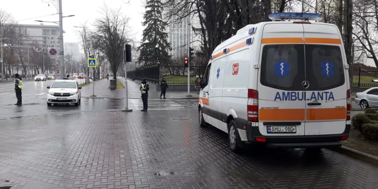 Полиция установила личность мужчины, сообщившего о бомбе в здании президентуры