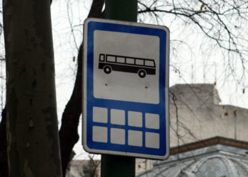 Жители городка Аэропорт больше не будут ждать транспорт под открытым небом. Усилиями Партии «ШОР» в микрорайоне появились новые остановки | VIDEO