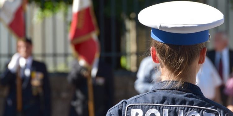 МВД Франции расследует около 400 дел, связанных с подделкой санитарных пропусков