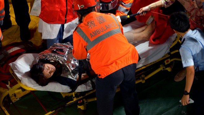 При пожаре в ТЦ Гонконга пострадали 8 человек, еще 300 заблокированы в здании