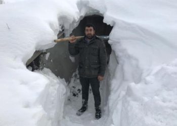 В Турции горные села засыпало снегом по крыши