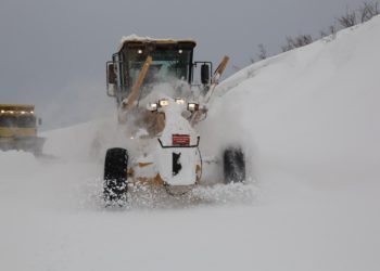 Экстремальные снегопады в Турции: Высота снежного покрова превысила 4 метра, а 60 населенных пункта отрезаны от мира | VIDEO
