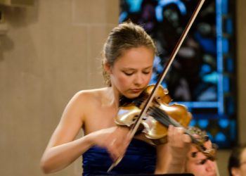 Vioara ridicată de vameșii de la Aeroportul Chișinău a fost returnată Alexandrei Conunova | VIDEO