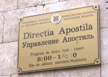 Programul de înregistrare online introdus de Ministerul Justiției, inutil. Oamenii vin cu noaptea-n cap la Direcția Apostilă ca să prindă rând | VIDEO