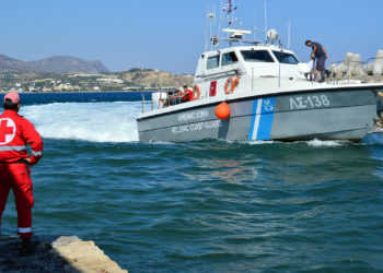 При крушении судна с мигрантами у берегов Греции погибли 11 человек