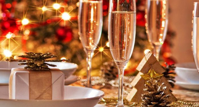 Учёный назвал максимально допустимую дозу алкоголя в Новый год во время пандемии