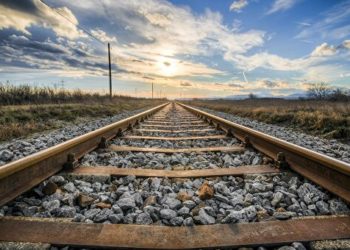 В столичном секторе Ботаника задержан мужчина, который распиливал железнодорожные рельсы и планировал сдать их в металлолом | VIDEO