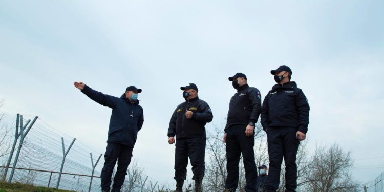 Doi moldoveni reținuți în Ucraina, au fost predați autorităților naționale. Ce fapte li se incriminează?