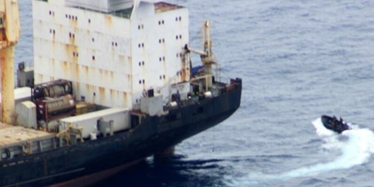 Пираты похитили шесть человек с судна в Гвинейском заливе