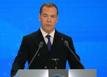 Съезд «Единой России» переизбрал Медведева на пост председателя партии