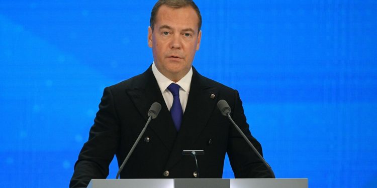 Съезд «Единой России» переизбрал Медведева на пост председателя партии