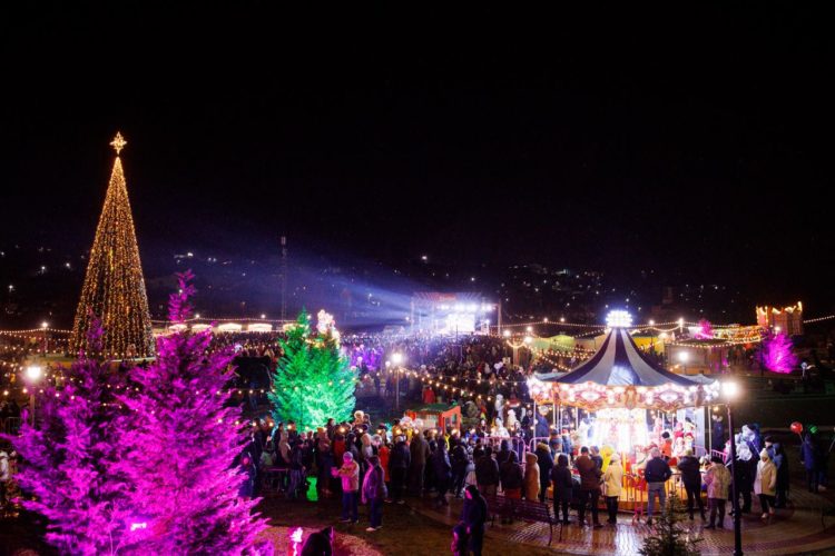 Toată Moldova a venit la Orheiland, la deschiderea celui mai frumos Târg de Crăciun din țară