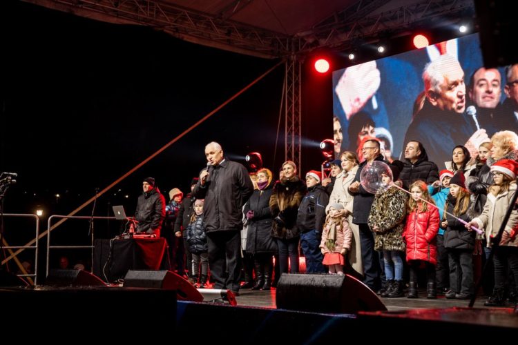 Toată Moldova a venit la Orheiland, la deschiderea celui mai frumos Târg de Crăciun din țară