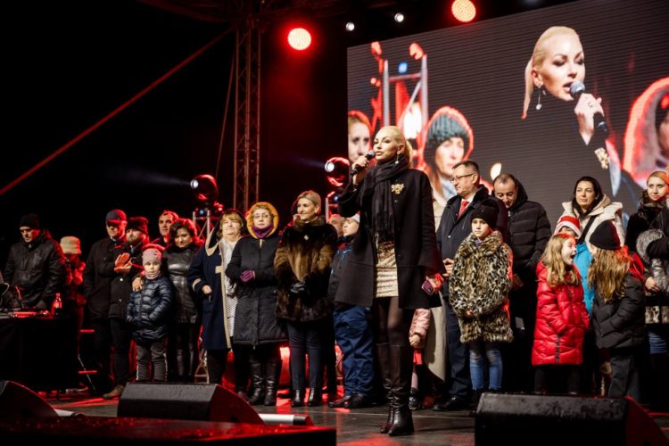 Toată Moldova a venit la Orheiland, la deschiderea celui mai frumos Târg de Crăciun din țară