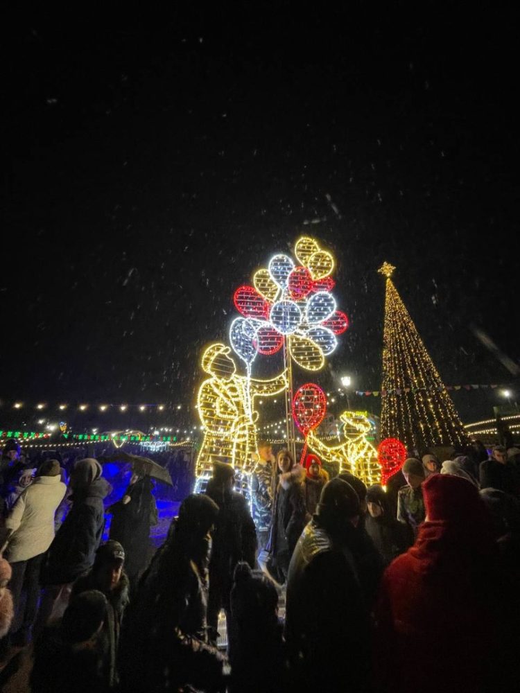 Toată Moldova a venit la Orheiland, la deschiderea celui mai frumos Târg de Crăciun din țară