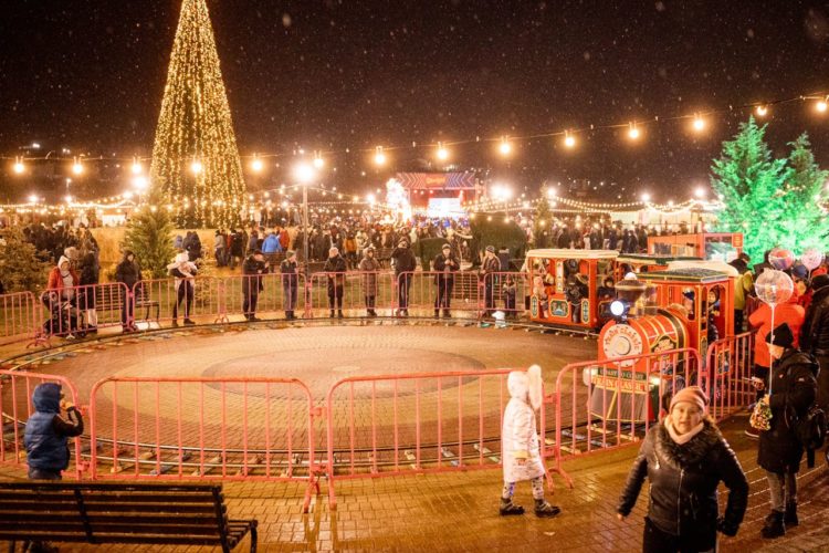 Toată Moldova a venit la Orheiland, la deschiderea celui mai frumos Târg de Crăciun din țară