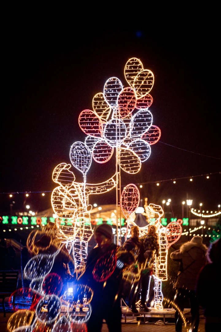 Toată Moldova a venit la Orheiland, la deschiderea celui mai frumos Târg de Crăciun din țară