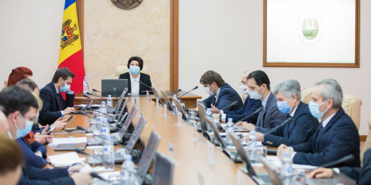 Moratoriul privind angajarea în sectorul public a fost prelungit