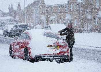 Iarna își arată forța: Vin troiene și ninsori, iar până dimineață se va forma ghețuș