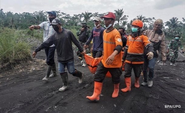Извержение вулкана в Индонезии: количество погибших возросло