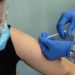 В Австралии из-за Омикрона ускорили бустерную вакцинацию