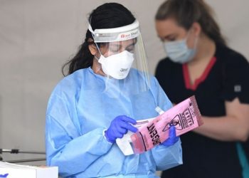 Названы симптомы штамма Омикрон