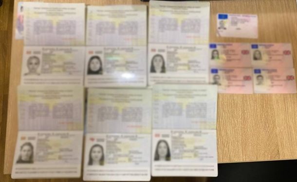 Пограничники изъяли партию поддельных документов в автобусе из Молдовы