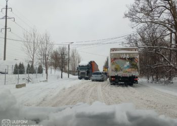 „Domnul Ion Ceban se laudă, dar văd că nici el nu face nimic”. Chișinăuienii s-au arătat dezamăgiți de situația creată în capitală în urma ninsorii | VIDEO