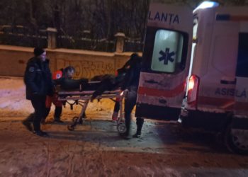 Trei persoane au fost salvate la timp de polițiștii INSP dintr-o casă care luase foc, în capitală | VIDEO